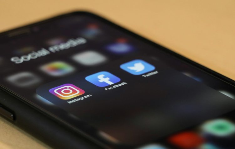 Interdiction des réseaux sociaux aux moins de 15 ans : le texte discuté au Sénat