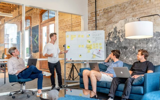 Méthode de travail 996 : un modèle controversé qui séduit la Silicon Valley