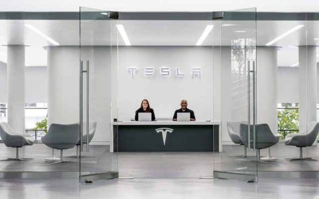 Le déploiement du système Full Self-Driving supervisé de Tesla en Europe : des obstacles persistants freinent l&rsquo;homologation