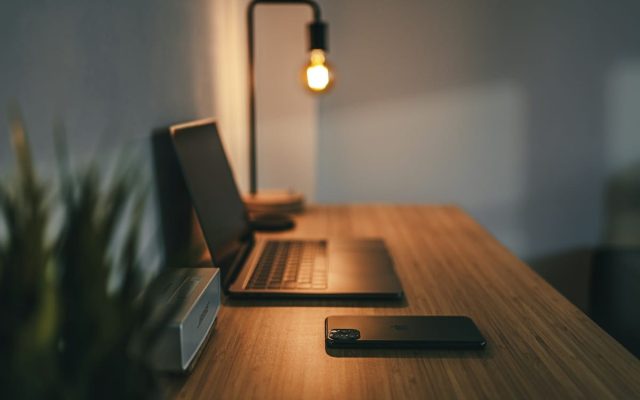 Espionnage en télétravail : Les règles de surveillance de l&rsquo;activité des salariés en 2026
