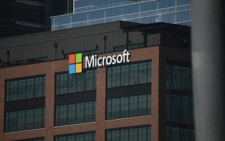 Microsoft investit 2,5 milliards de dollars pour développer une entreprise d&rsquo;implémentation de l&rsquo;IA